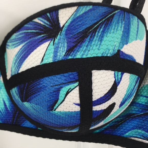 Super cute bikini top - Picture 3 of 8